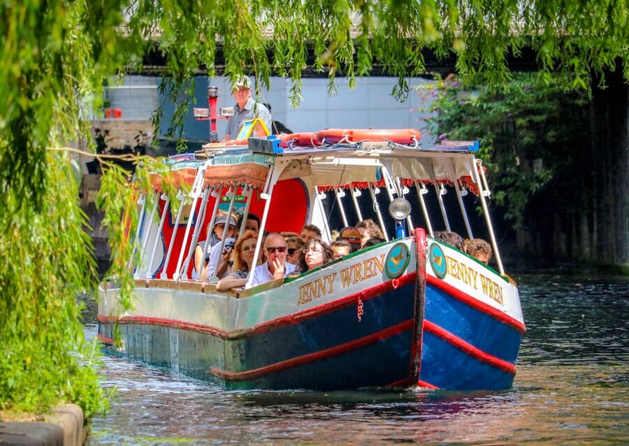 London: Canal Boat Ride on Camden Lock - Hampstead Road Lock: the best part of the route