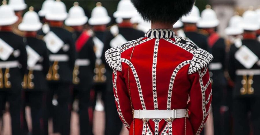 London: Changing of the Guard Experience and Landmarks Tour - Four little-known streets and an old royal wine connection