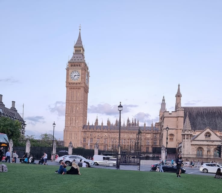 London: Changing of the Guard Guided Tour Experience - Why the best view is not always Buckingham Palace