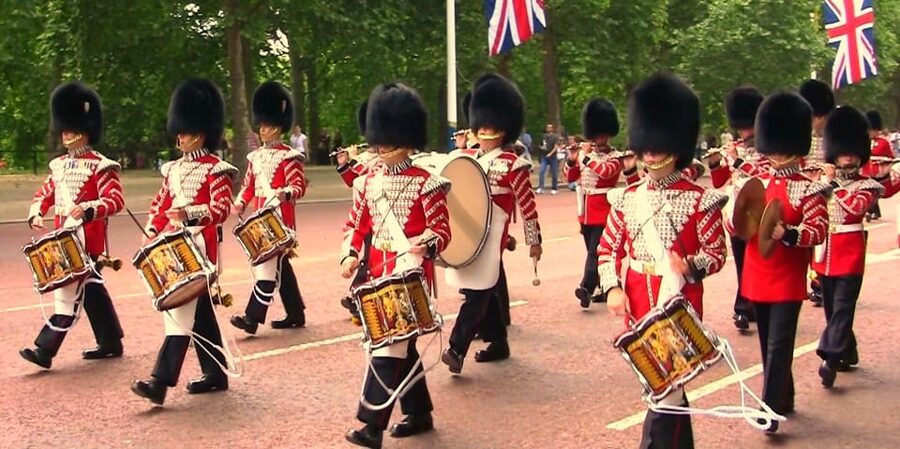 London: Changing of the Guard Guided Tour Experience - Horse Guard Parade and St. James’s Park