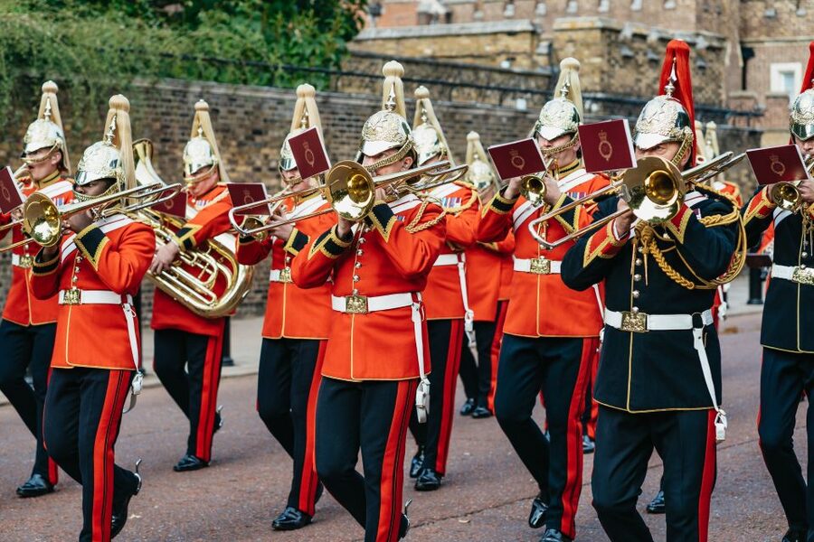 London: Changing of The Guard Tour - Why following the guards works better than waiting at Buckingham Palace