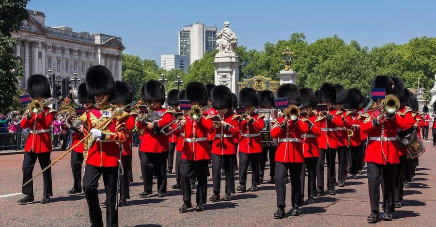 London: Changing of the Guard Tour at Buckingham Palace - Key points at a glance