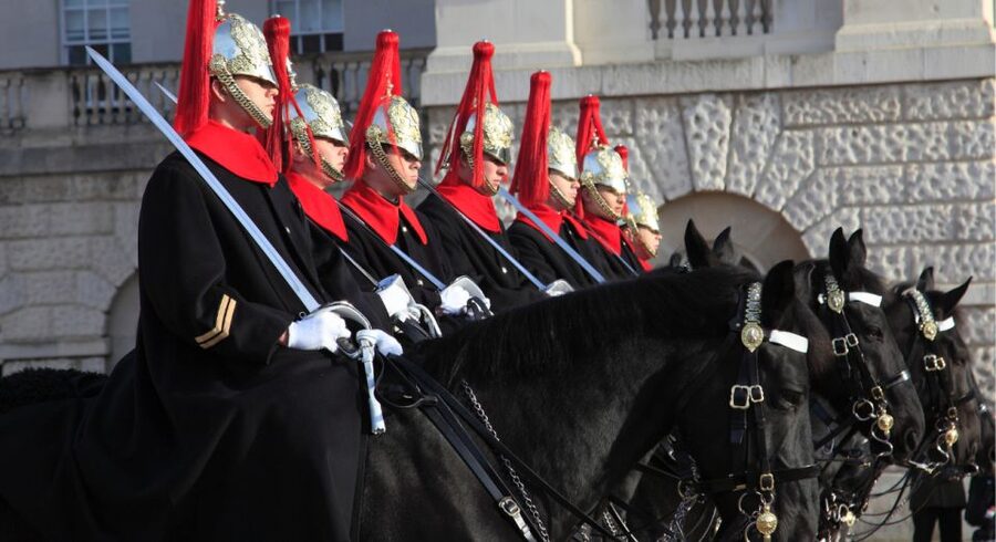 London: Changing of the Guard Tour at Buckingham Palace - Why this guard tour works differently