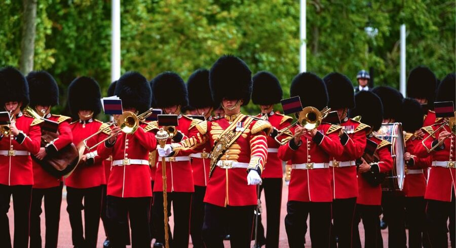 London: Changing of the Guard Tour at Buckingham Palace - What $18 gets you