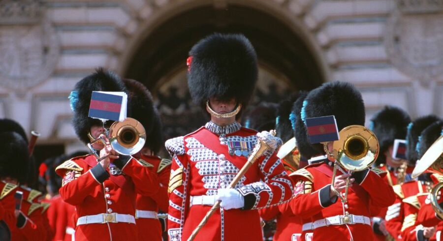 London: Changing of the Guard Tour at Buckingham Palace - Timing, weather, and walking demands