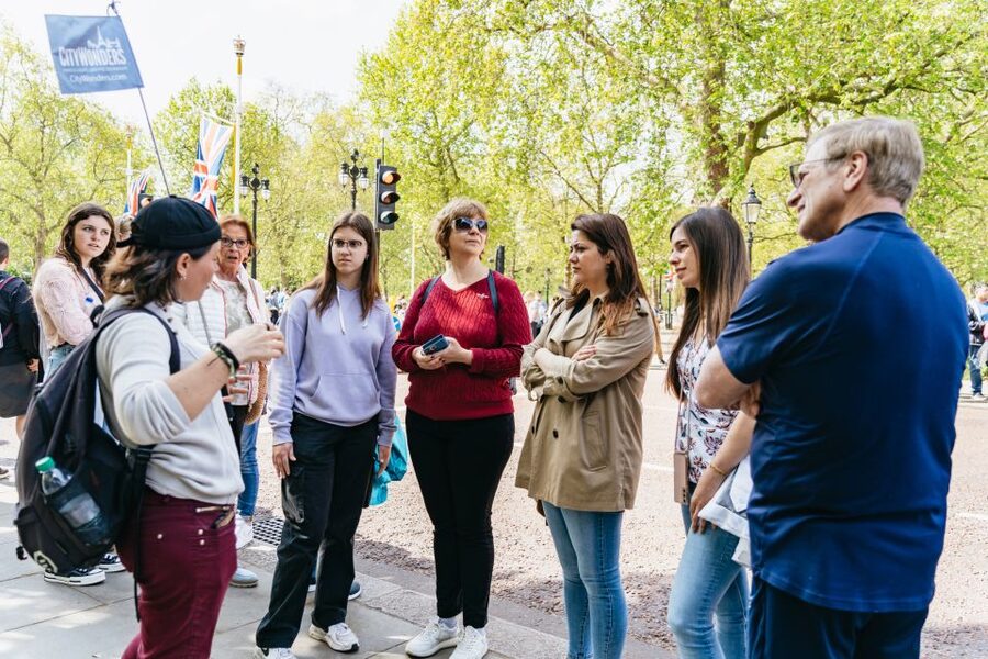 London: Changing of the Guard Tour by Buckingham Palace - What the headset adds to the experience