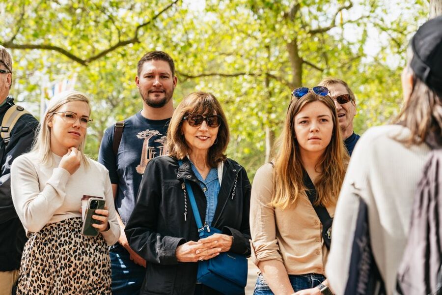 London: Changing of the Guard Tour by Buckingham Palace - Walking, crowds, and family suitability