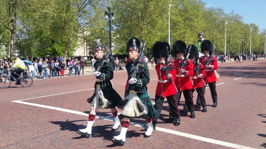 London: Changing of the Guard Walking Tour - Key points at a glance