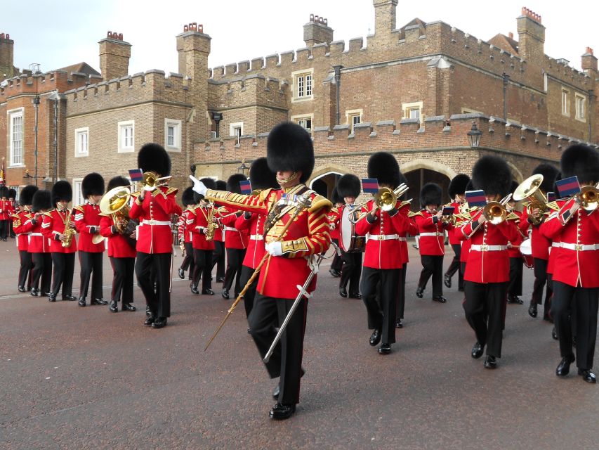 London: Changing of the Guard Walking Tour - Wellington Barracks and the Old Guard