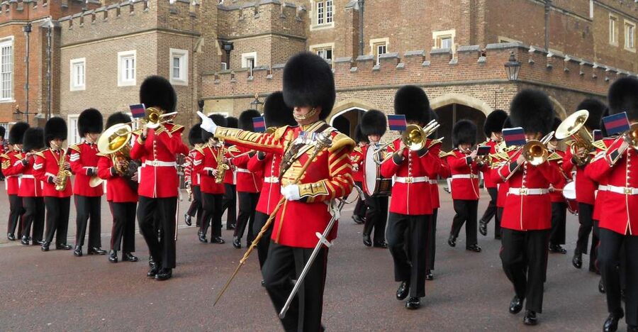 London: Changing of the Guard Walking Tour - The Buckingham Palace limitation