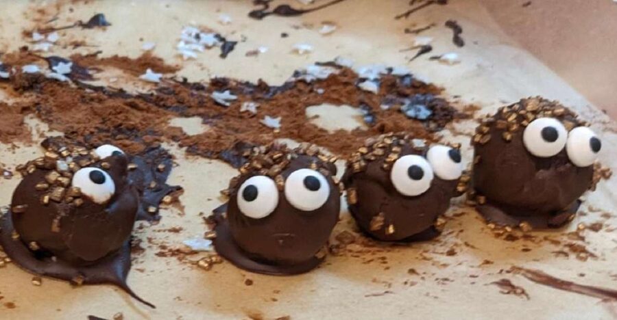 London: Chocolate Truffle-Making Workshop - Step one: creating the creamy ganache center