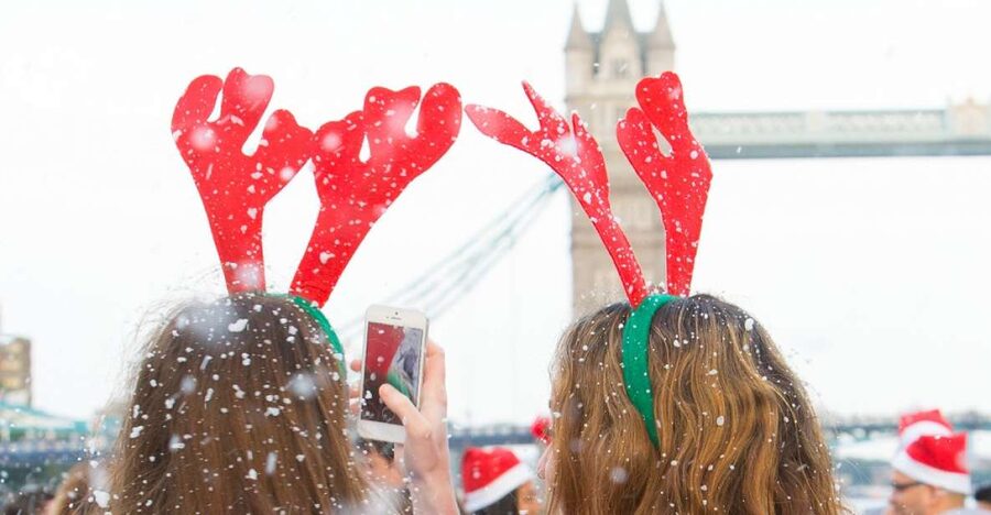 London: Christmas Day Sightseeing Cruise - A calm Christmas morning on the Thames