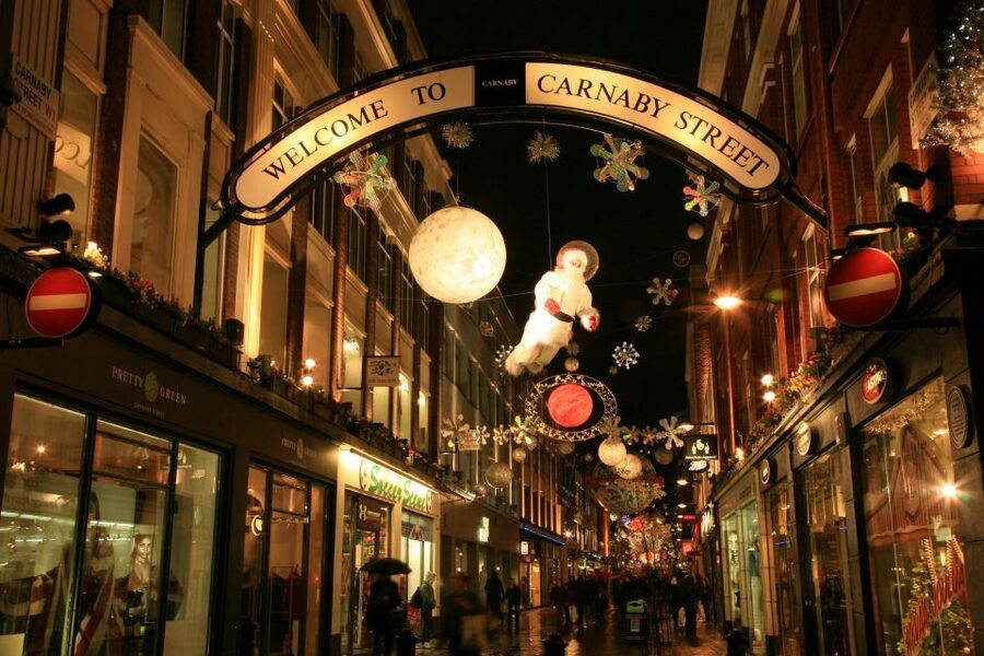 London: Christmas Eve City Tour with Dinner & Midnight Mass - Seeing London lit up from a luxury coach