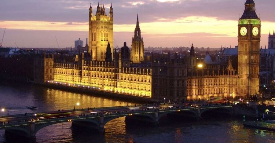 London: Christmas Eve City Tour with Dinner & Midnight Mass - Timing problems to plan around