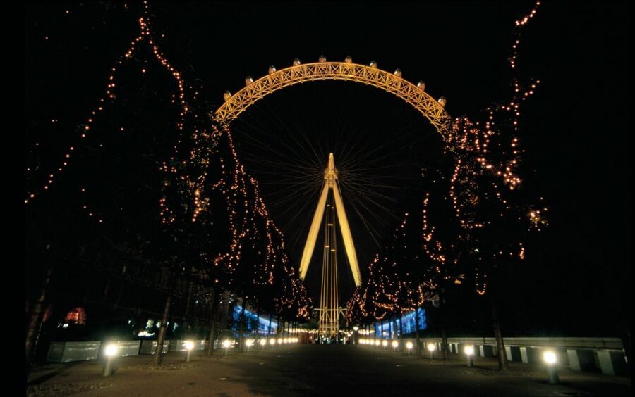 London: Christmas Eve City Tour with Dinner & Midnight Mass - Should you book this London Christmas Eve tour?