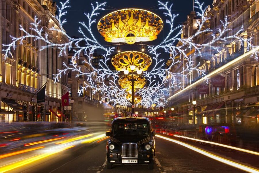 London: Christmas Eve City Tour with Dinner & Midnight Mass - Covent Garden dinner and the evening’s festive pause