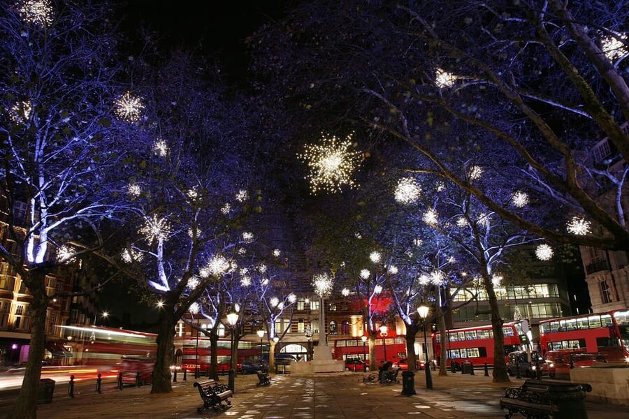 London: Christmas Lights Tour by Vintage Double-Decker Bus - Knightsbridge and the polished west side of London