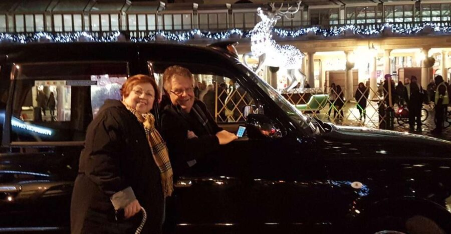 London: Christmas Lights Tour in a Black Cab - The first views from inside the cab