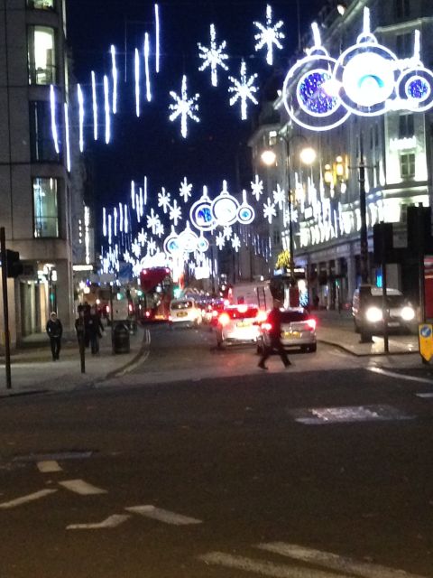 London: Christmas Lights Tour in a Black Cab - Illuminated buildings and decorated city streets