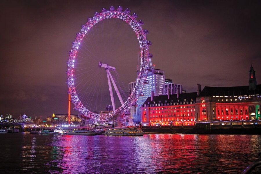 London: Christmas Party Dinner Cruise - A Christmas party with London as the backdrop