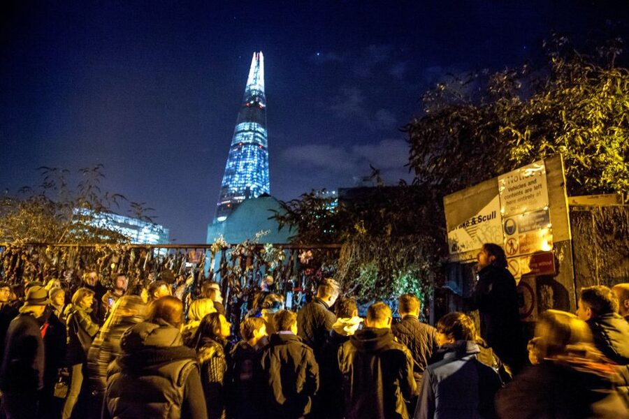 London: Comedy Horror Ghost Tour on a Bus - Live actors, effects, and the final scare