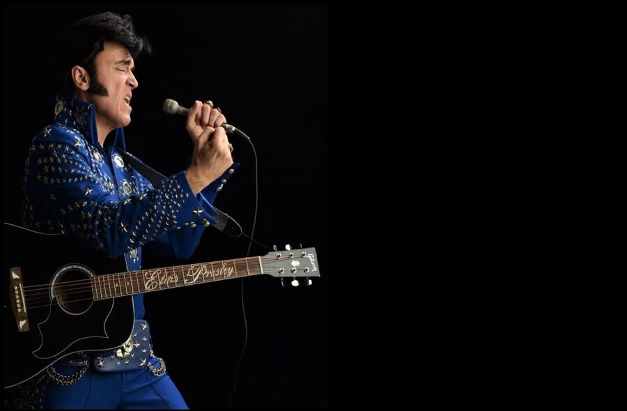 London: Dinner Cruise with Elvis Tribute on the Thames River - The three-course dinner is part of the package, not the star