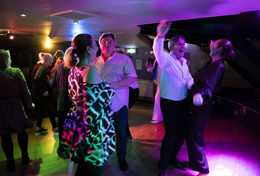 London: Dinner Cruise with Elvis Tribute on the Thames River - The timing is generous, but the finish may feel quick