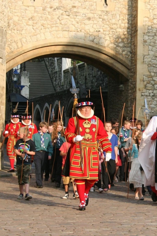 London: Easy Access Tower of London and Crown Jewels Tour - Meeting the Beefeaters and seeing the ravens