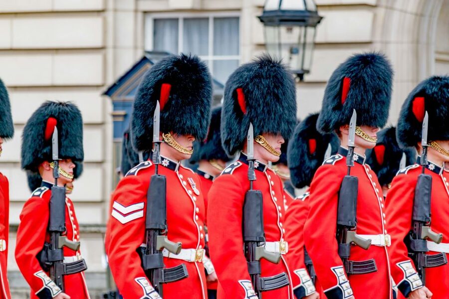 London: Full-Day Sightseeing Bus Tour with River Cruise - The Tower of London, Crown Jewels, and Beefeater access