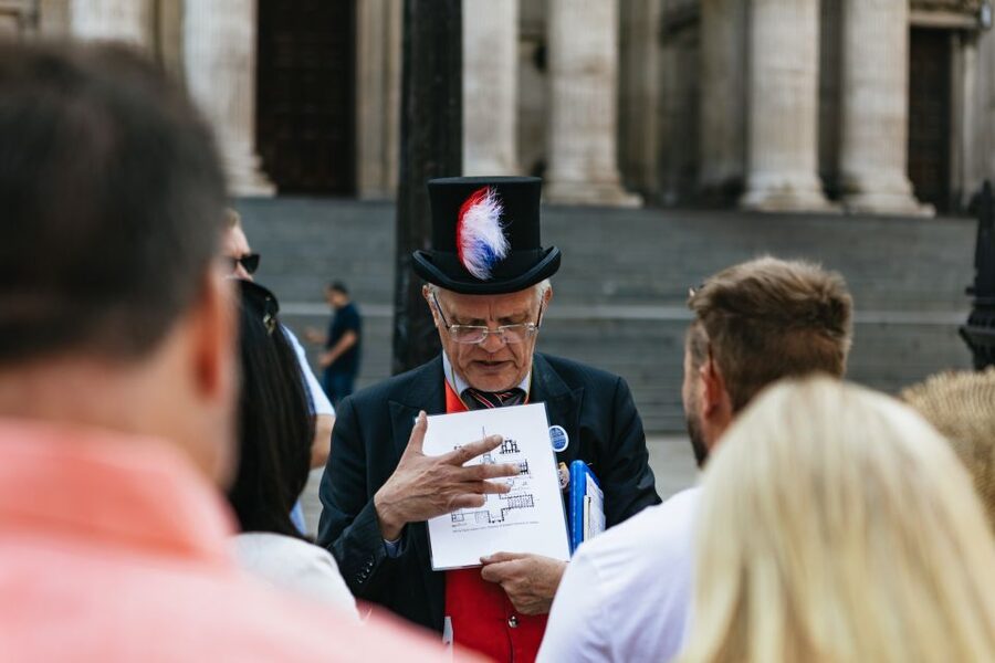 London: Full Day Tower, St. Paul's, Cruise & Eye Experience - A private Thames cruise with London’s best angles