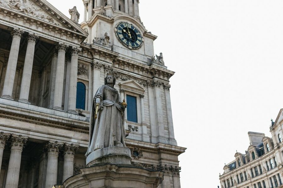London: Full Day Tower, St. Paul's, Cruise & Eye Experience - Guides, transport, and the pace of the day