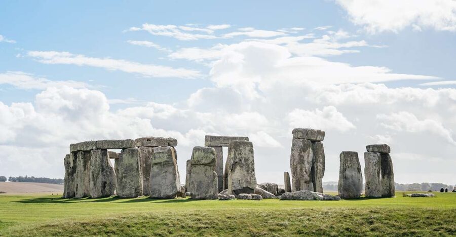London: Full-Day Windsor, Stonehenge, and Oxford Tour - Windsor Castle and the royal household