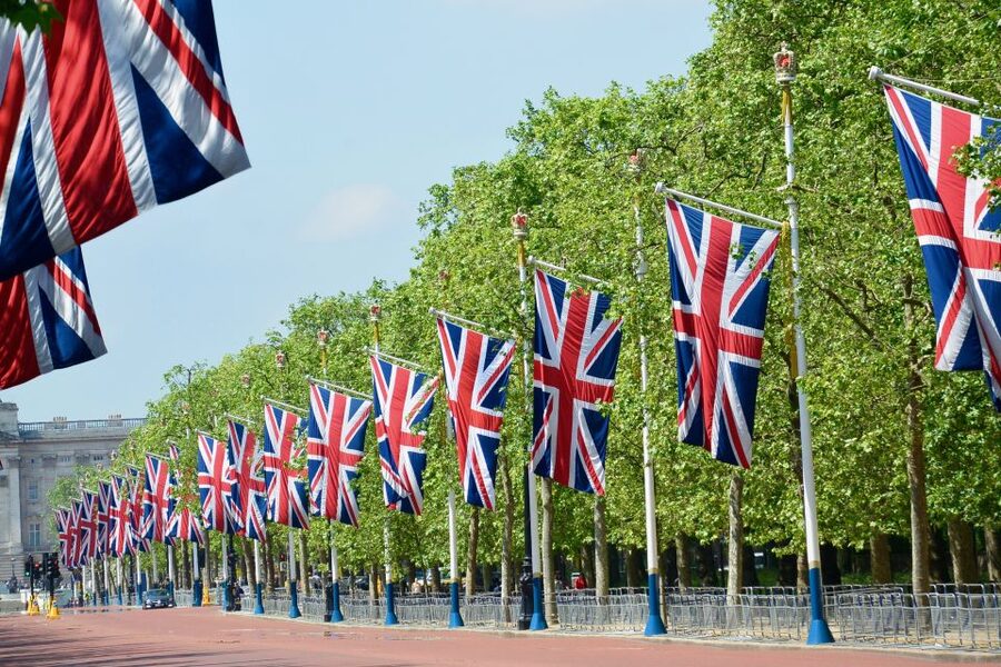 London: German-Speaking Guided Tour of Westminster - Trafalgar Square and the shift from royal to civic London