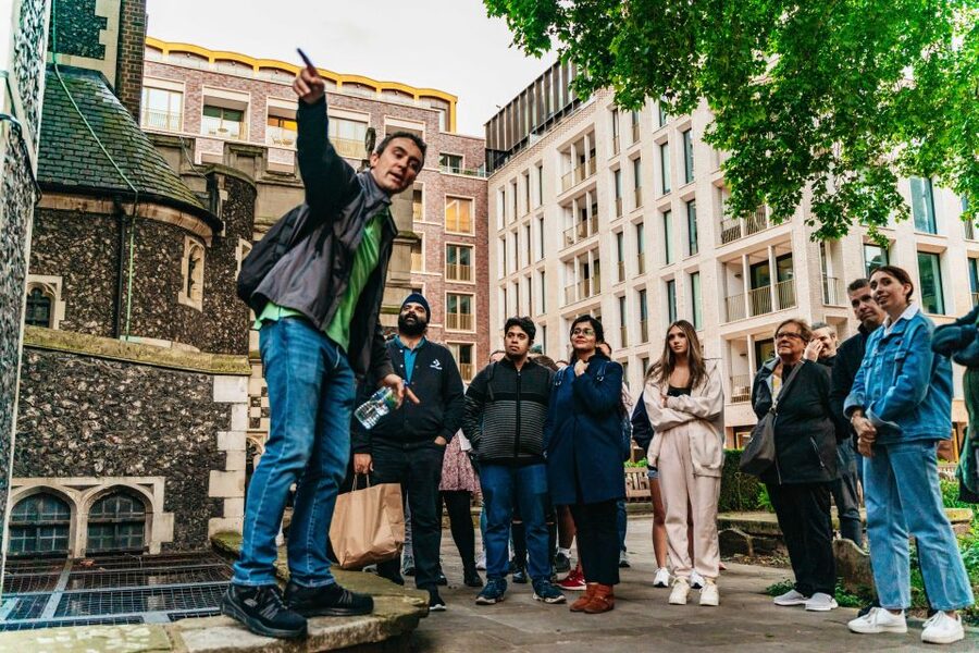 London: Ghastly Ghosts 2-Hour Walking Tour - Who should book this walking tour?