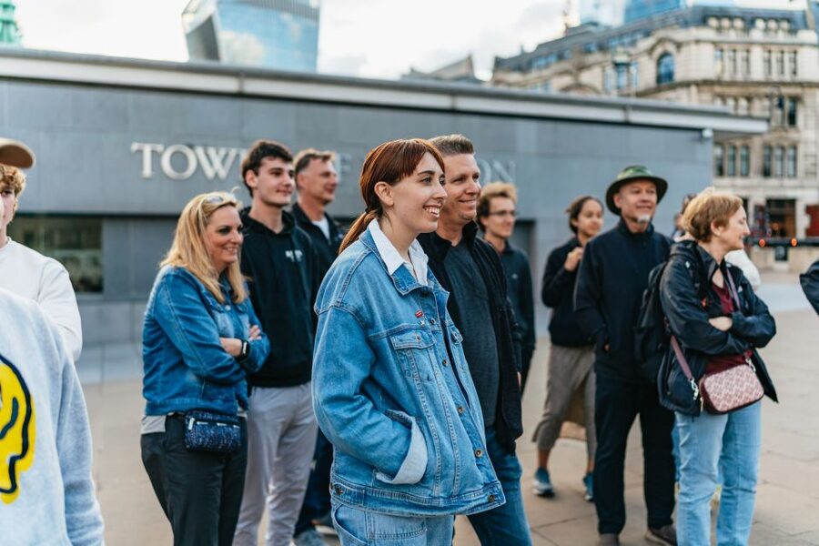 London: Ghastly Ghosts 2-Hour Walking Tour - What the guides add to the experience