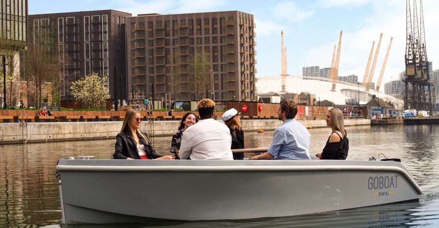 London: GoBoat Rental in Canary Wharf with London Docklands - Taking the helm at Canary Wharf
