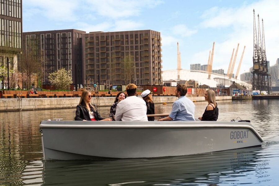 London: GoBoat Rental in Canary Wharf with London Docklands - From Canary Wharf toward Bellmouth Passage