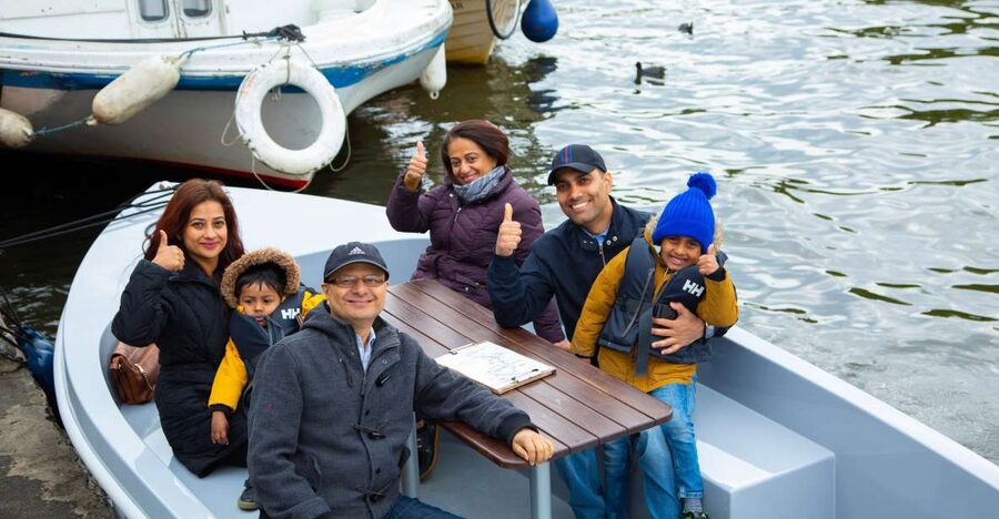 London: GoBoat Rental in Kingston upon Thames - Taking the helm at Kingston