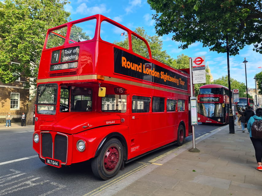 London: Guided Sightseeing Tour on a Vintage Open-Top Bus - Live guides, jokes, and the human touch