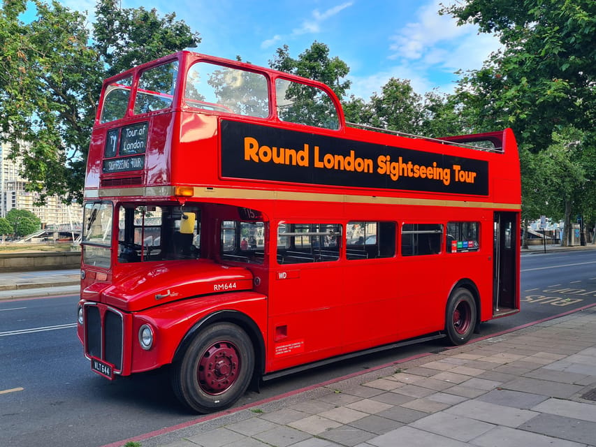 London: Guided Sightseeing Tour on a Vintage Open-Top Bus - Royal Courts of Justice and the approach to St. Paul’s