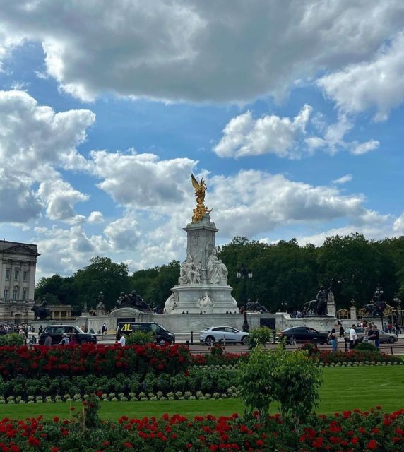 London: Guided Walking Tour with Changing Of The Guard - Whitehall, Horse Guards, and 10 Downing Street