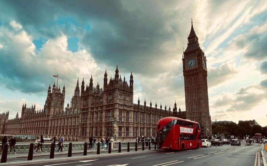 London: Guided Walking Tour with Changing Of The Guard - Who Should Book This London Walk?