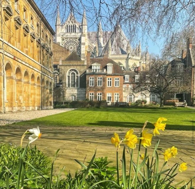 London: Guided Walking Tour with Changing Of The Guard - The Mall, St James’s Palace, and Royal London