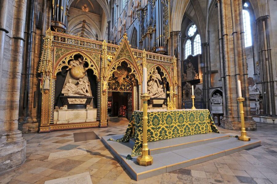 London: Guided Westminster Abbey Tour and Refreshments - Poets, scientists, and the people beyond the crown