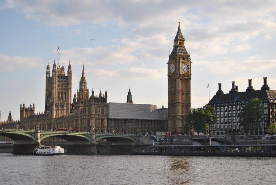 London Half-Day Private Chauffeur Driven Tour - The vehicle can save energy, but it limits close-up sightseeing