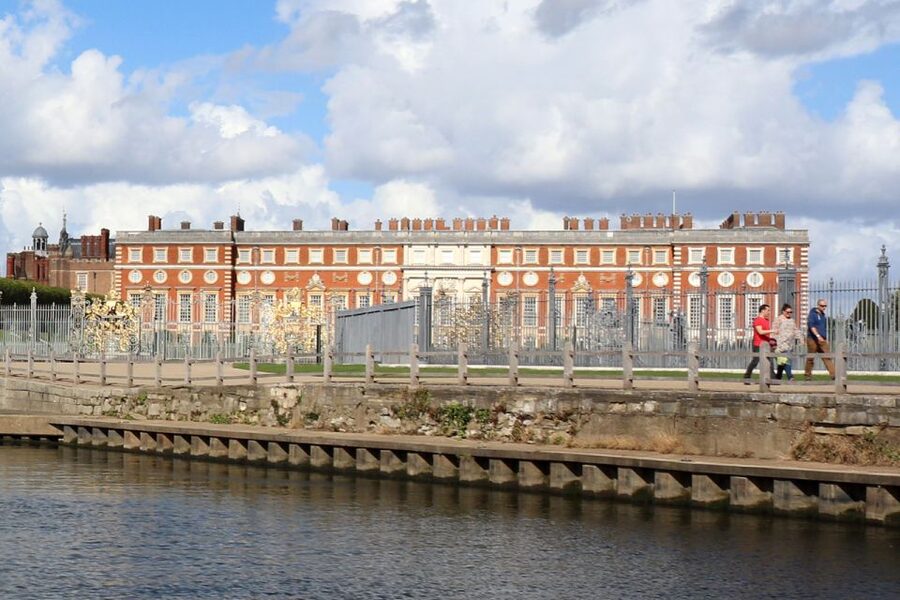 London: Hampton Court to Richmond River Thames Cruise - Leaving Hampton Court beside Henry VIII’s palace