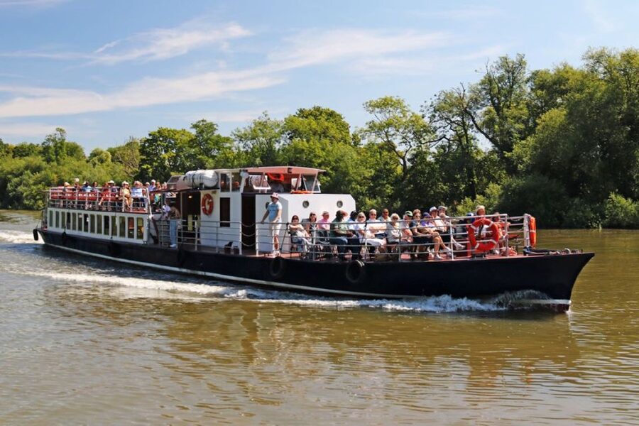 London: Hampton Court to Westminster River Thames Cruise - A licensed bar and room to settle in