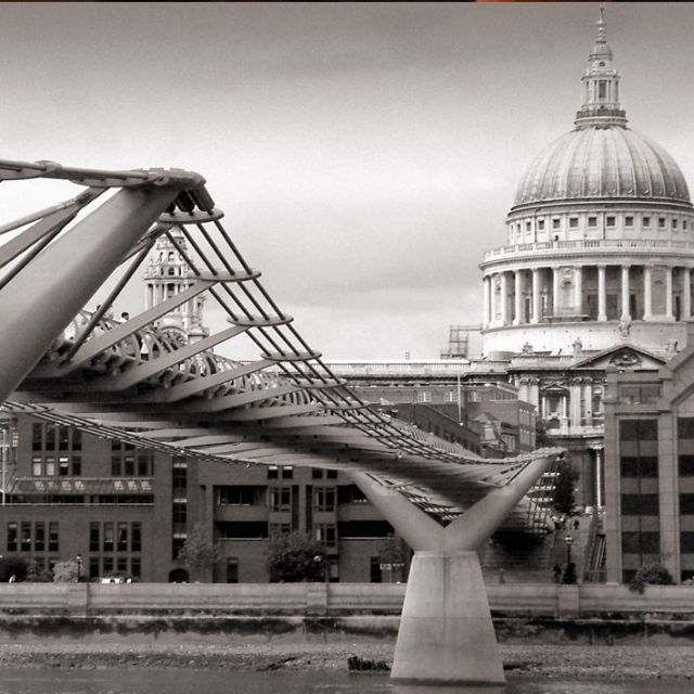 London: Harry Potter 3-Hour Private Walking Tour - Crossing the Millennium Footbridge