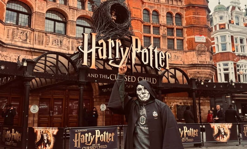 London: Harry Potter Tour in English, discover spells and secrets! - Leicester Square and the Palace Theatre