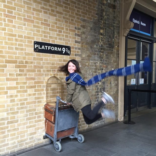 London: Harry Potter Tour & The London Dungeons Tour - Westminster and the long walk toward London Bridge
